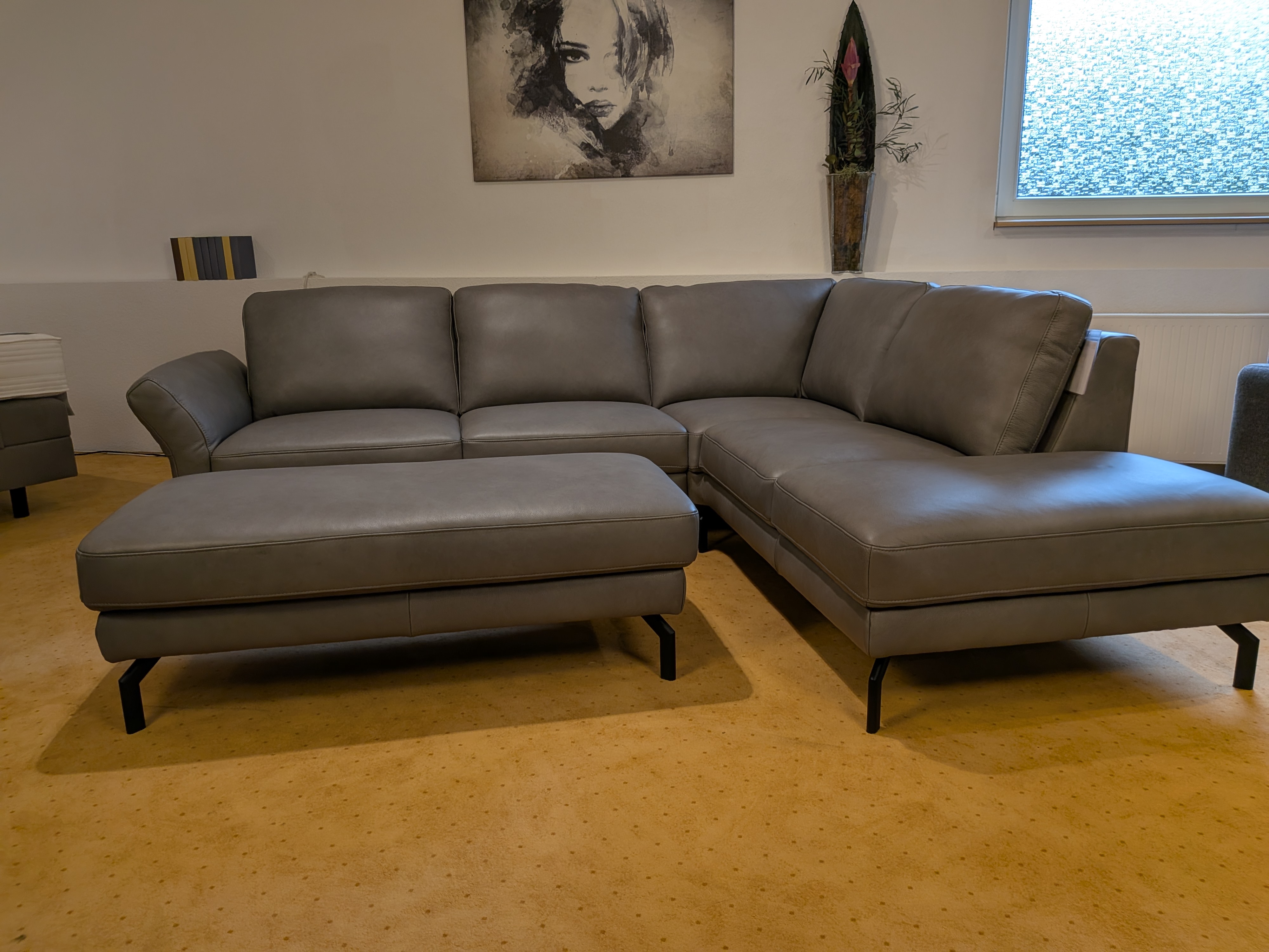 Ecksofa Madison aus echtem Leder in Steel mit Hocker